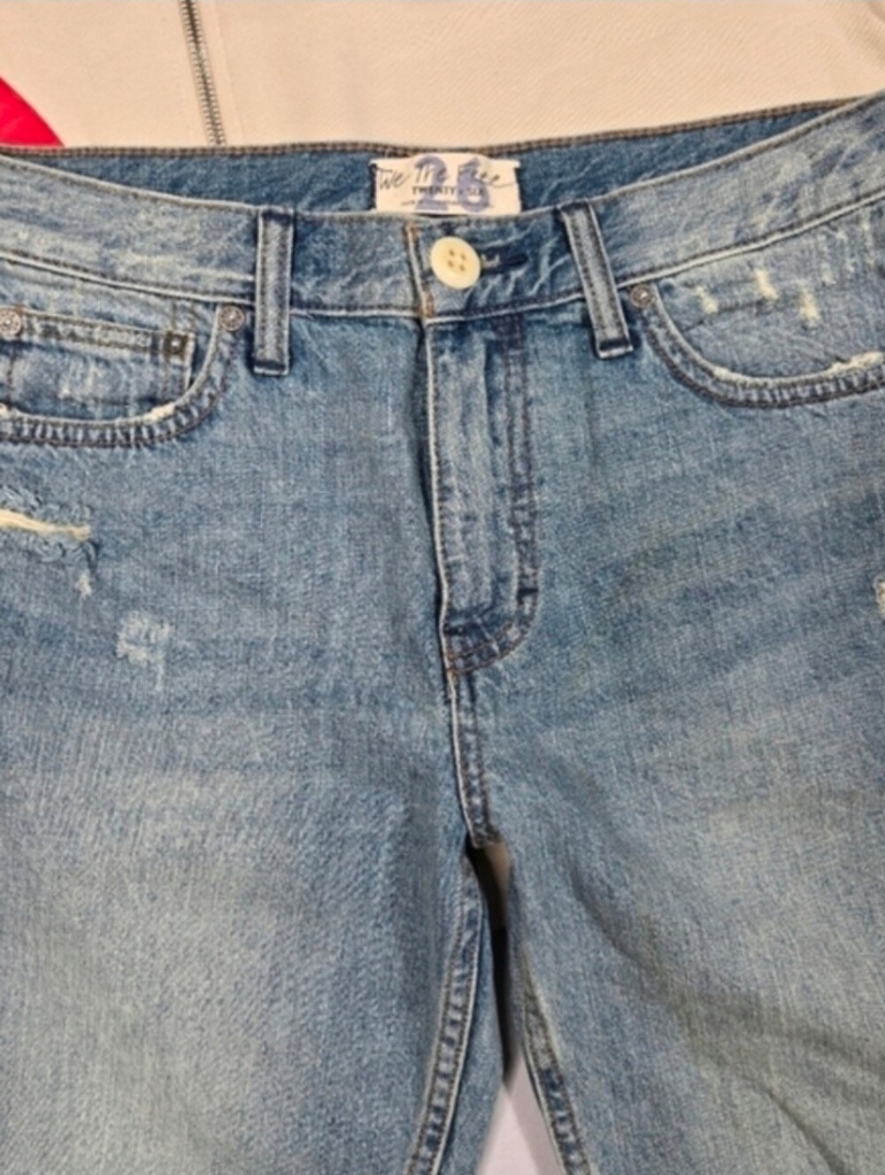We The Free‎ Denim Short Size 26 Bermuda 10" Inseam Distressed Holes Frayed Hem - Picture 4 of 13